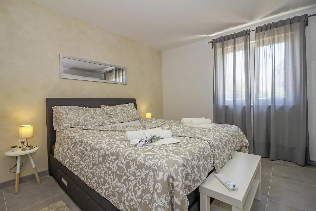Vila Natascha In Pamici - Haus Fuer 6 Personen Croatia